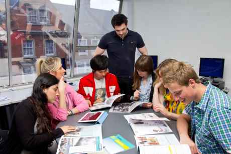 Travail en groupe- Ecole Kaplan Bournemouth