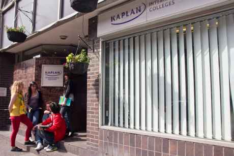 Entrée Ecole Kaplan Bournemouth