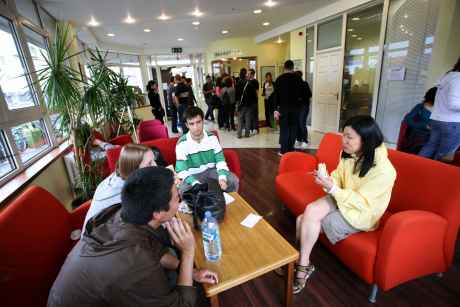 Salle d'attente-Ecole Cultural Institute à Galaway
